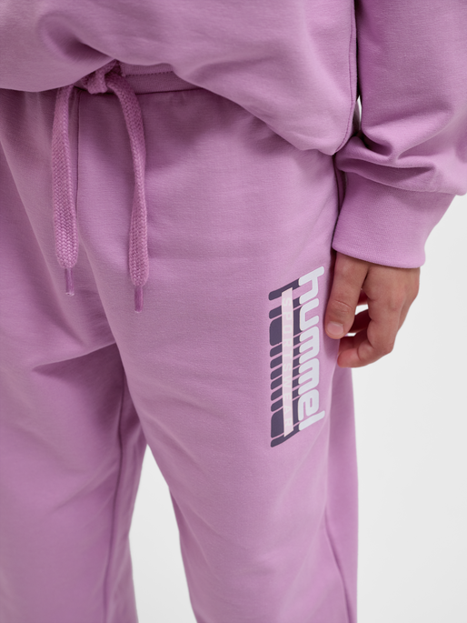 hmlTUKAS PANTS, SMOKY GRAPE, model
