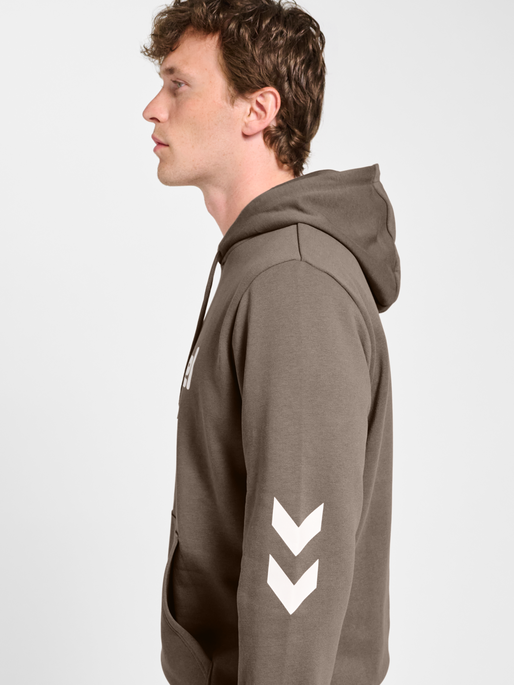 hmlLEGACY 2.0 HOODIE, DARK NIGHT, model