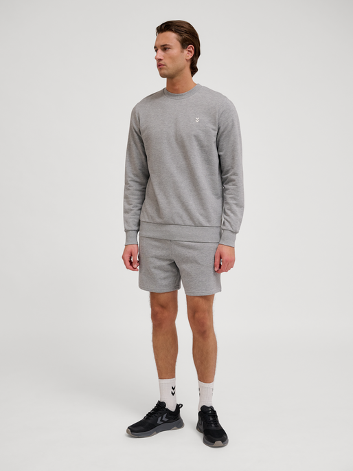 hmlPULSE SWEAT CREWNECK, GREY MELANGE, model