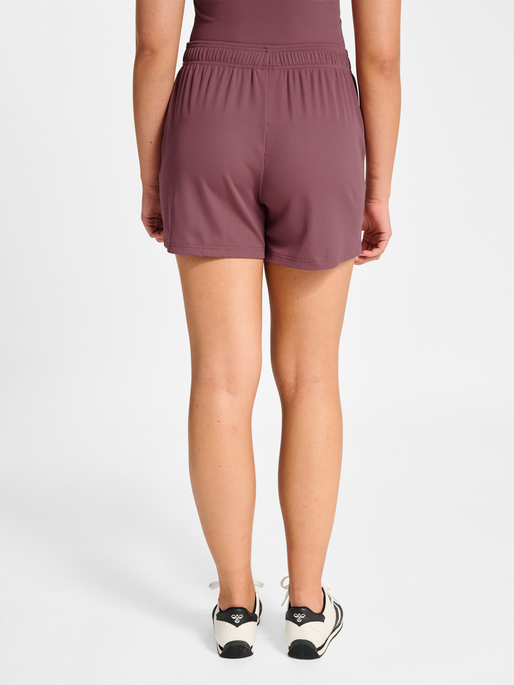 hmlPULSE RIB SHORTS, NOCTURNE, model