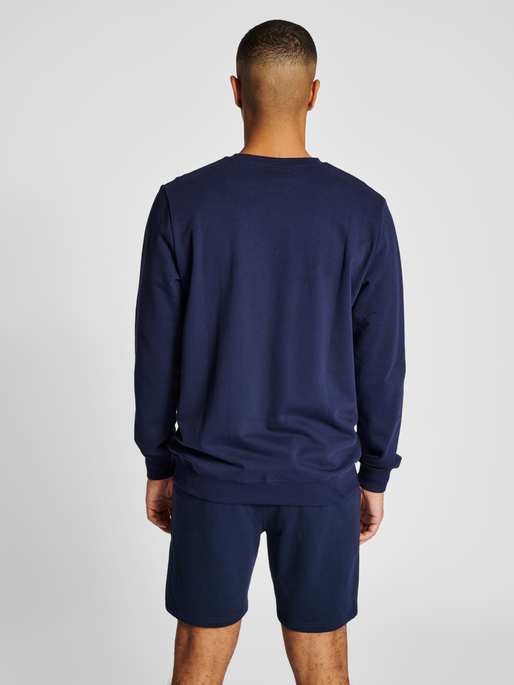 hmlIC FRED SWEATSHIRT, PEACOAT, model