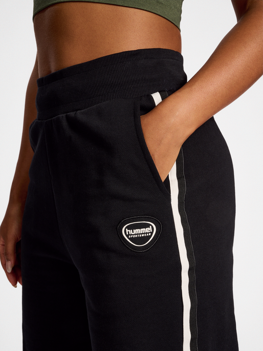 hmlLGC MAI LOOSE PANTS, BLACK, model