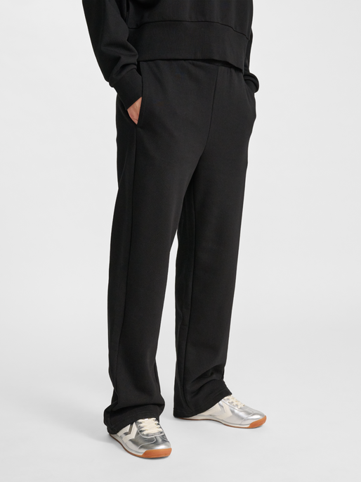 hmlLOOSE W SWEATPANTS BEE, BLACK, model
