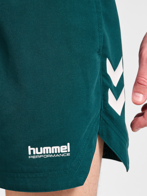 hmlPULSE SWIM SHORTS, JUNE BUG, model