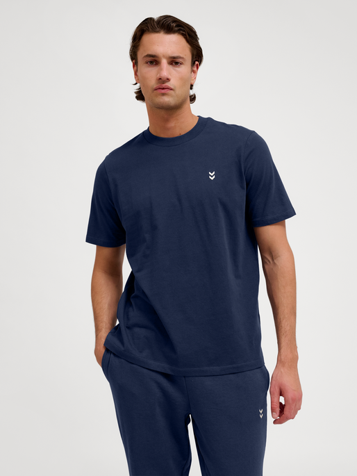 hmlPULSE T-SHIRT, DRESS BLUES, model