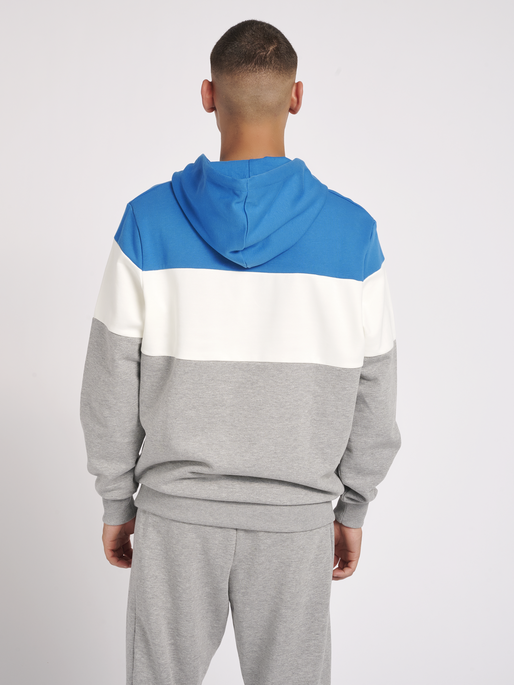 hmlLGC MUSA HOODIE, DEEP WATER, model