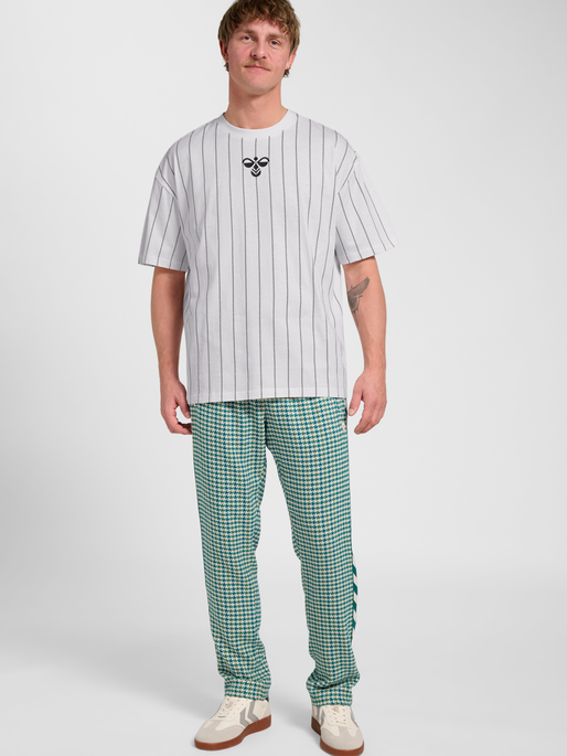 Chevron Pinstripe T-Shirt, WHITE/BLACK, model