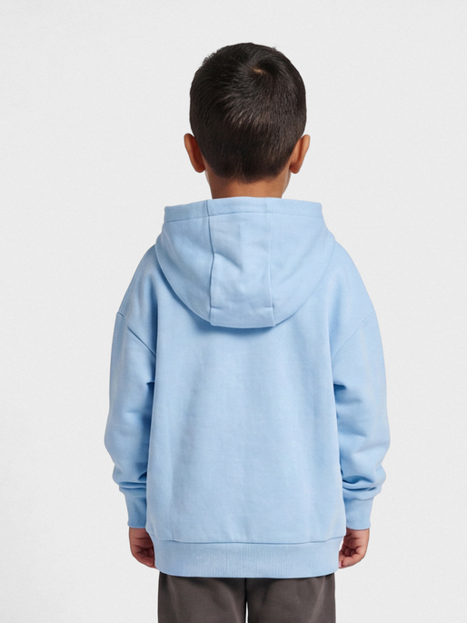 hmlJR LOOSE HOODIE BEE, SKYWAY, model