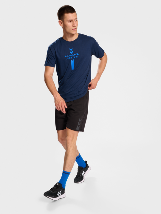 hmlACTIVE GRAPHIC CO TEE S/S, DRESS BLUES, model
