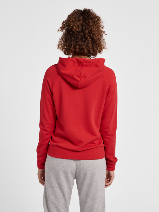 hmlNONI 2.0 HOODIE, BARBADOS CHERRY, model