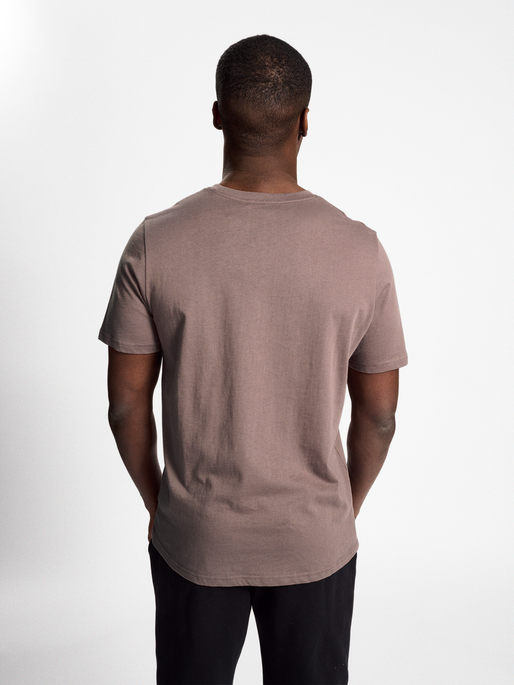 hmlISAM 2.0 T-SHIRT, IRON, model