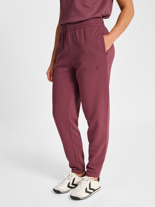 hmlPULSE W SWEAT PANTS, NOCTURNE, model