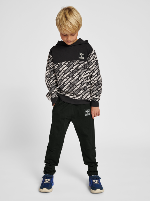 hmlYUKIO PANTS, BLACK, model