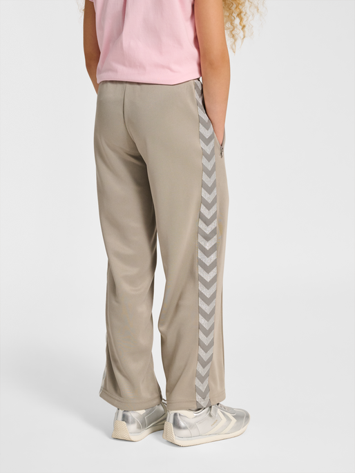 hmlJR WIDE LEG POLY TAPE PANTS, ROCK RIDGE, model