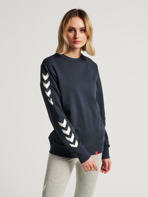 hummel LEGACY CHEVRON SWEATSHIRT - BLUE NIGHTS | hummel.net