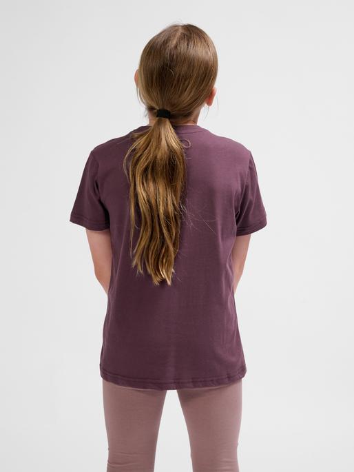 hummel TRES T-SHIRT S/S - HUCKLEBERRY | hummel.net hummel TRES T-SHIRT S/S - HUCKLEBERRY | hummel.net