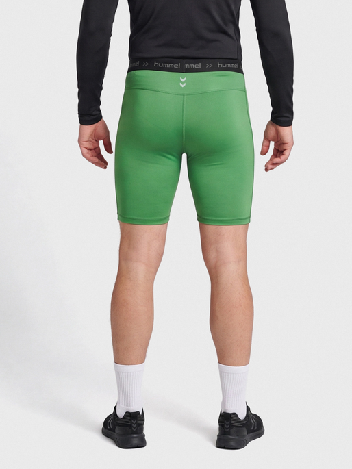 HML FIRST PERFORMANCE TIGHT SHORTS, JELLY BEAN, model