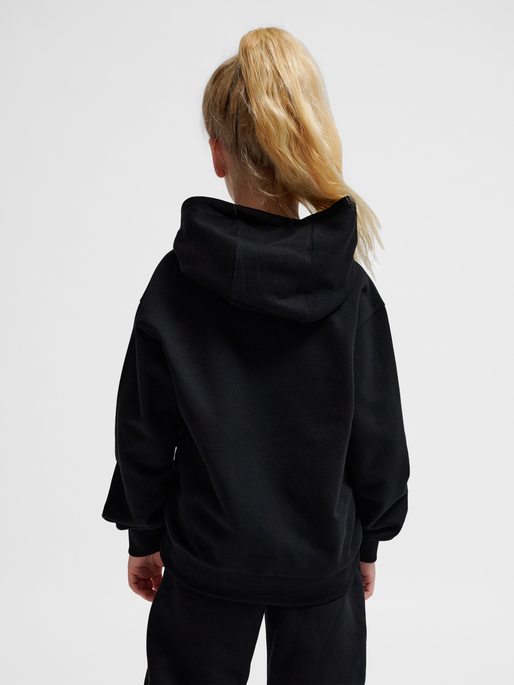 hmlJR LOOSE HOODIE BEE, BLACK, model