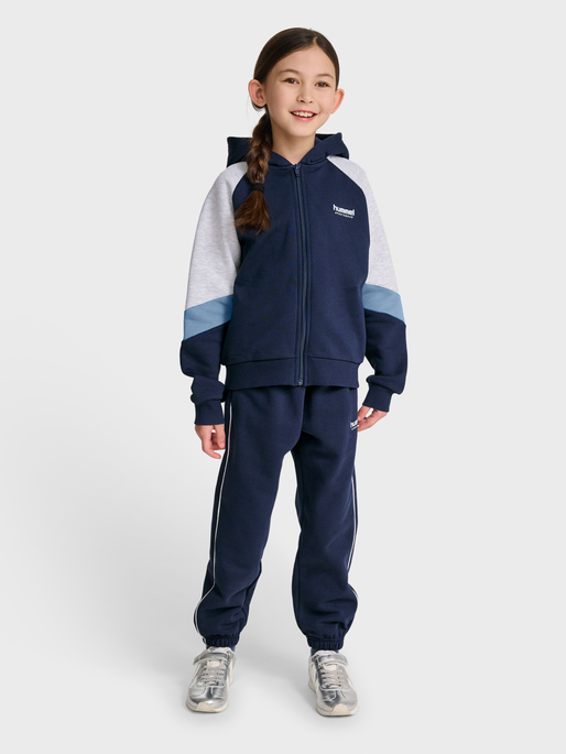 hmlJR LOOSE BLOCKED ZIP HOODIE, DRESS BLUES/FADED DENIM, model