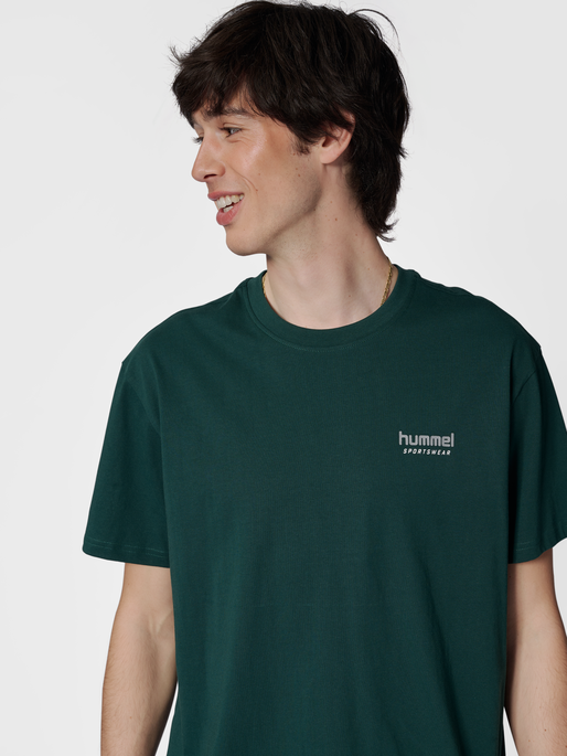 hmlLOOSE T-SHIRT S/S SPORTSWEAR, PONDEROSA PINE, model