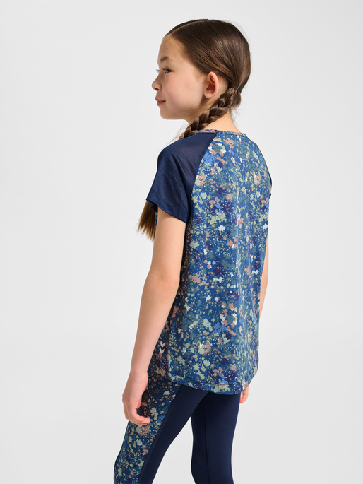 hmlJR MIX T-SHIRT S/S, DRESS BLUES/RIVERSIDE, model