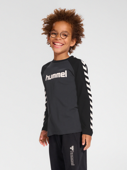 hmlBOYS T-SHIRT L/S, ASPHALT, model