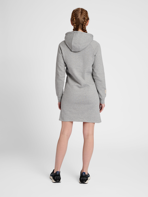 hmlGG12 SWEAT DRESS WOMAN, 2006, model