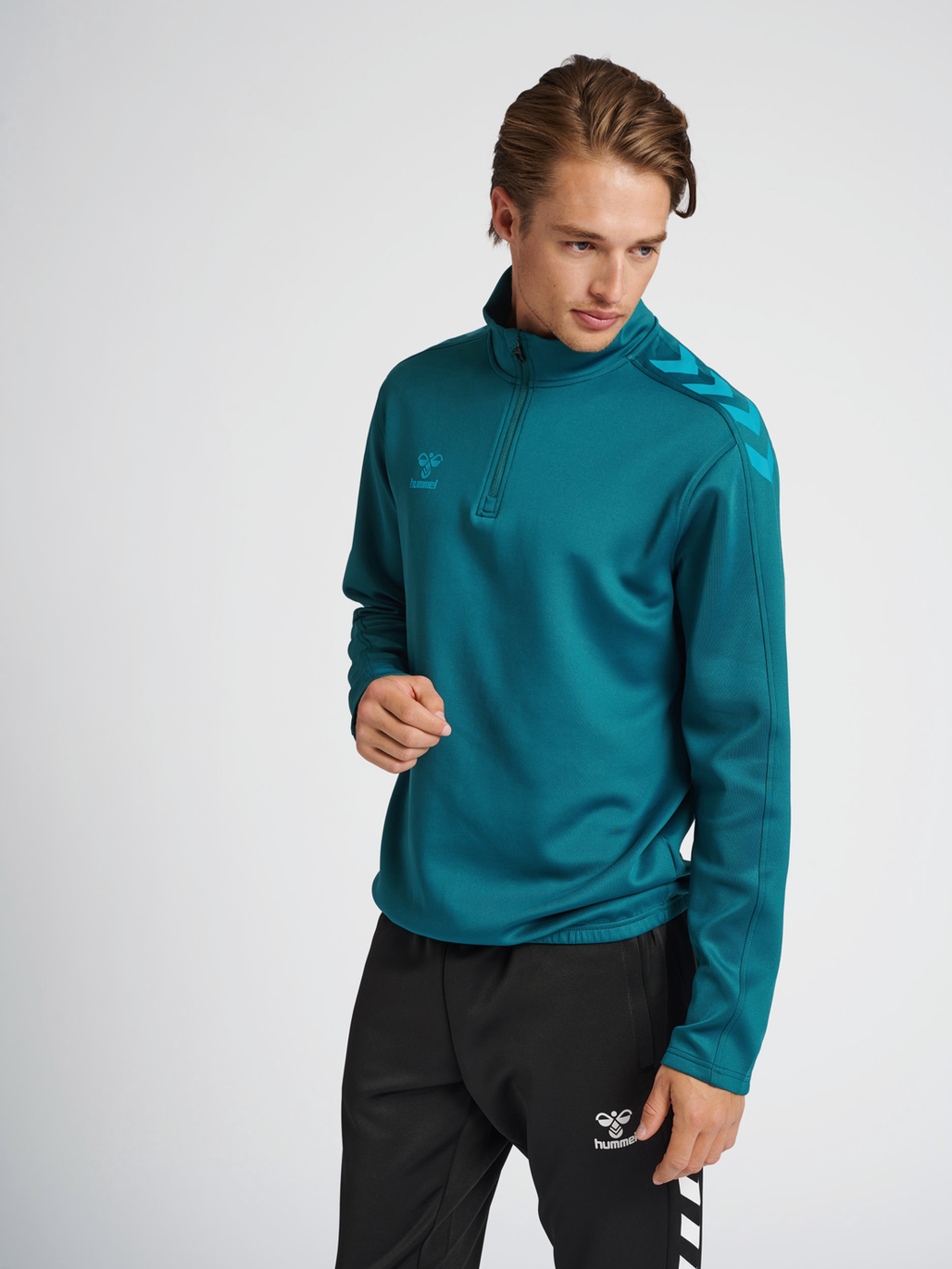 Hummel half zip sweatshirt deals
