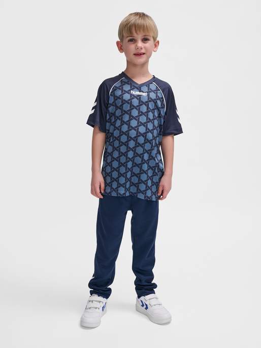 hmlPS T-SHIRT S/S, CAPTAIN'S BLUE, model