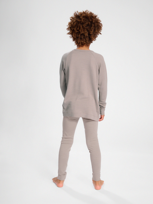 hmlWINGO T-SHIRT L/S, FUNGI, model