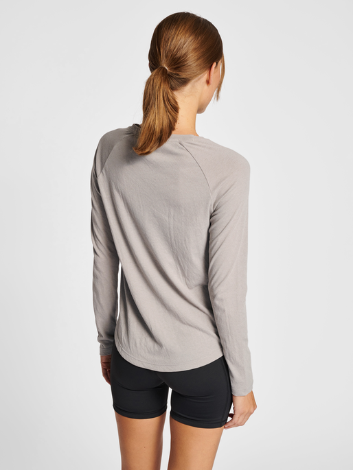 hmlMT VANJA T-SHIRT L/S, PALOMA, model