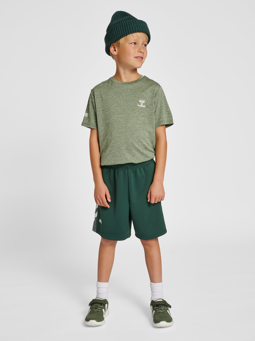 hmlRUPHUS SHORTS, PINENEEDLE, model
