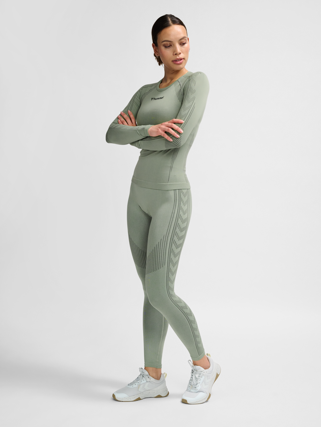 hmlMT SHAPING SEAMLESS T-SHIRT L/S, SEAGRASS, model