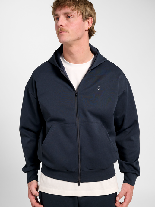 hmlDEFENDER ZIP HOODIE, EBONY, model