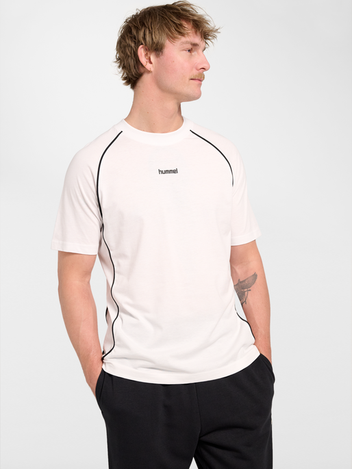 hmlPITCH REST DAY T-SHIRT S/S, WHITE, model
