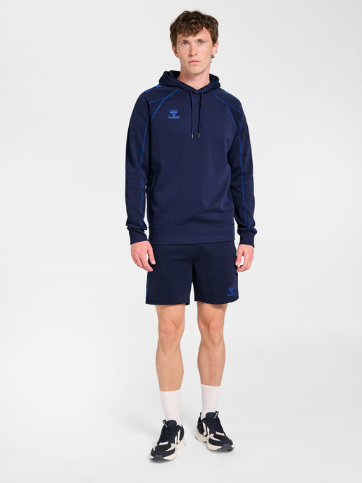 hmlMOVE 2.0 HOODIE, MARINE, model