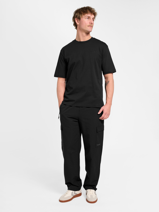 hmlTECH PANTS, BLACK, model