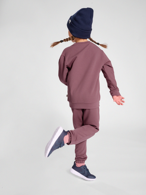 hmlVENTI TRACKSUIT, ROSE BROWN, model