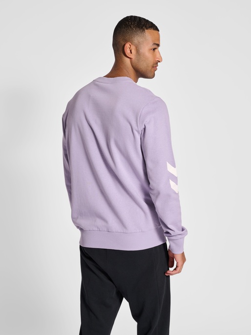 hmlLEGACY SWEATSHIRT, HEIRLOOM LILAC, model