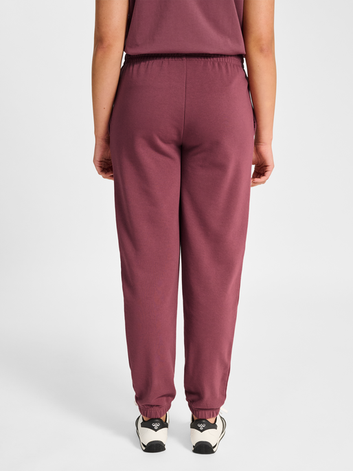 hmlPULSE W SWEAT PANTS, NOCTURNE, model