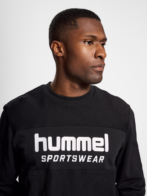 hmlLGC KYLE SWEATSHIRT, BLACK, model