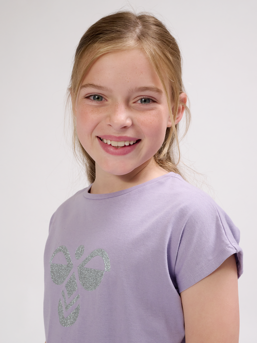 hmlDIEZ T-SHIRT S/S, LAVENDER GRAY, model