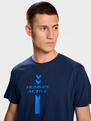 hmlACTIVE GRAPHIC CO TEE S/S, DRESS BLUES, model