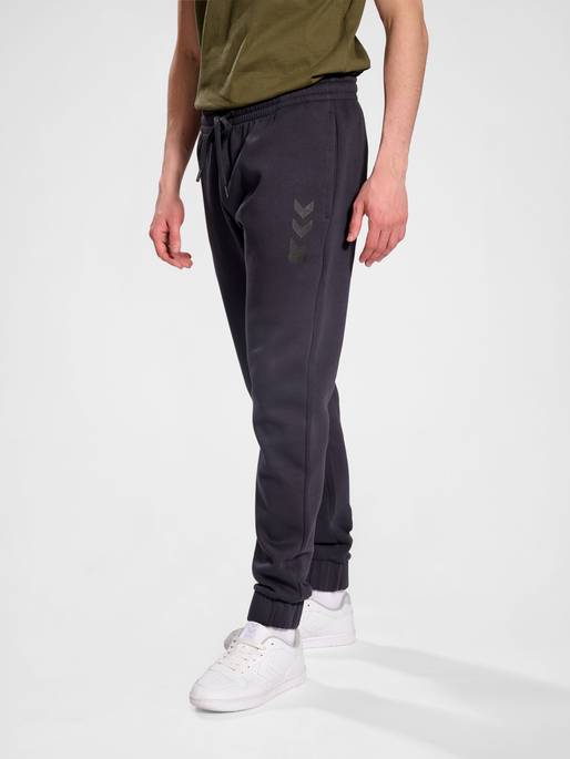 hmlACTIVE SWEATPANTS, OBSIDIAN, model
