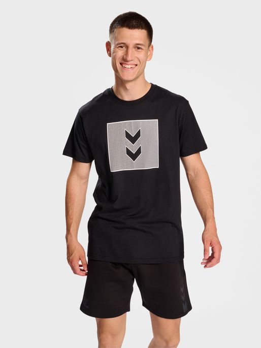 hmlACTIVE STRIPE CO TEE S/S, BLACK, model