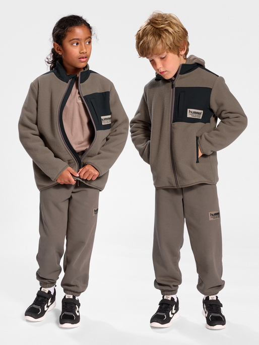 hmlDARE FLEECE JACKET, 1559, model