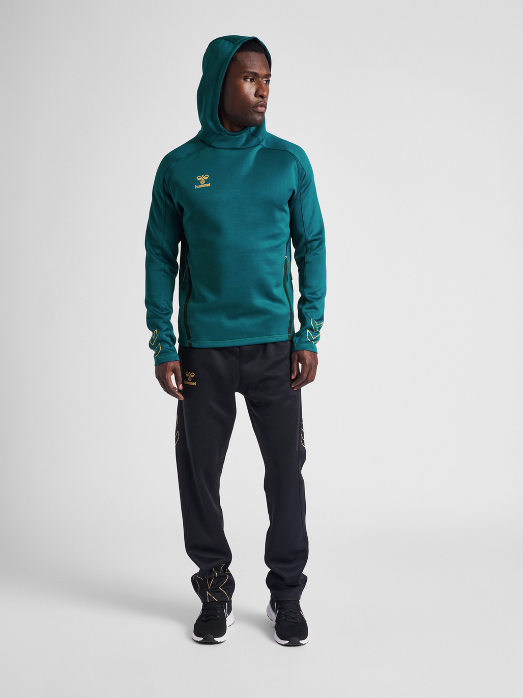 hmlCIMA XK HOODIE, BLUE CORAL, model