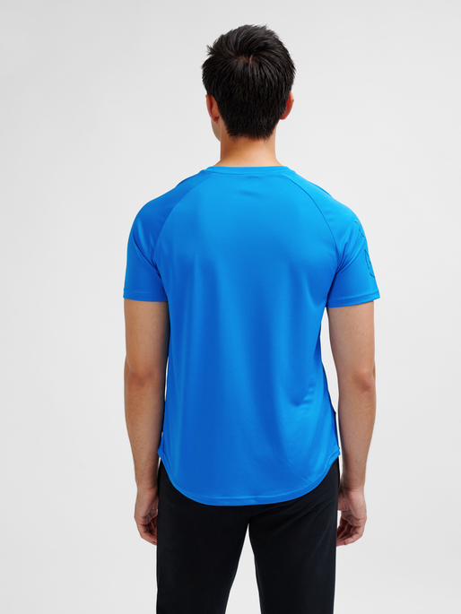 hmlTE TOPAZ T-SHIRT, INDIGO BUNTING, model