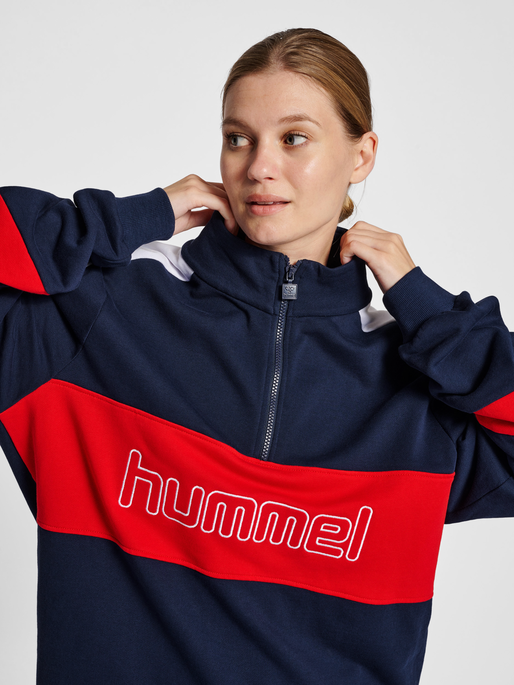 hmlIC CLAUDE HALF ZIP SWEATSHIRT, PEACOAT, model