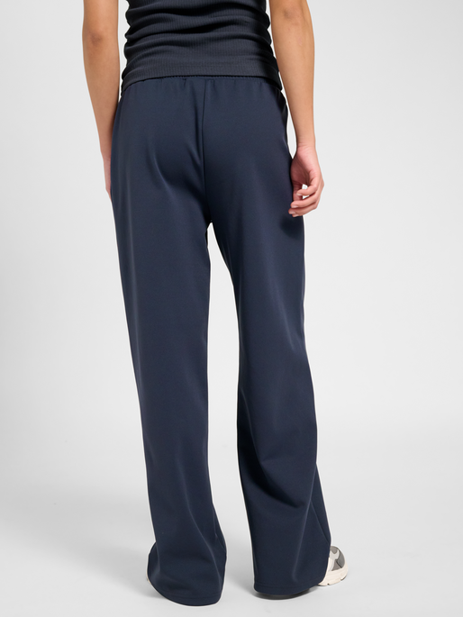 hmlDEFENDER W PANTS, EBONY, model